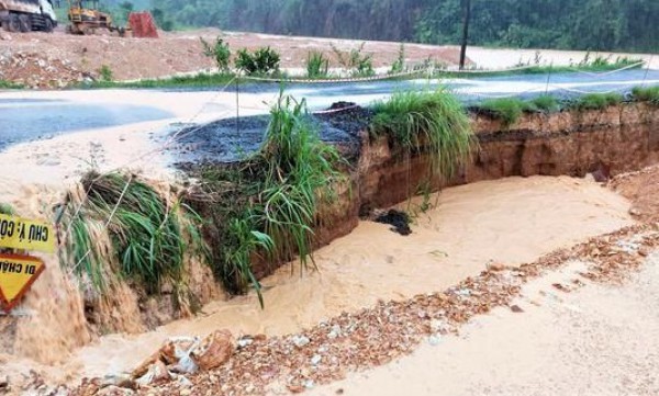 Lâm Đồng: Mưa lớn kéo dài gây ngập lụt ở nhiều nơi