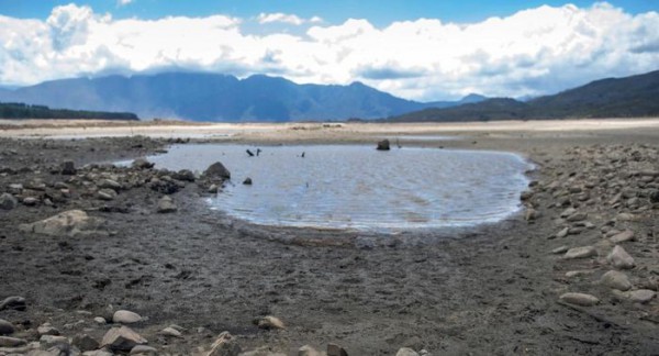 Một nửa số hồ lớn nhất thế giới suy giảm trữ lượng nước