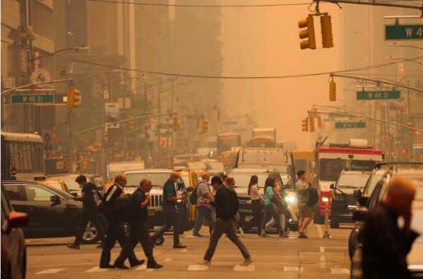 Mỹ: Khói mù dày đặc bao trùm từ hàng trăm đám cháy rừng ở Canada