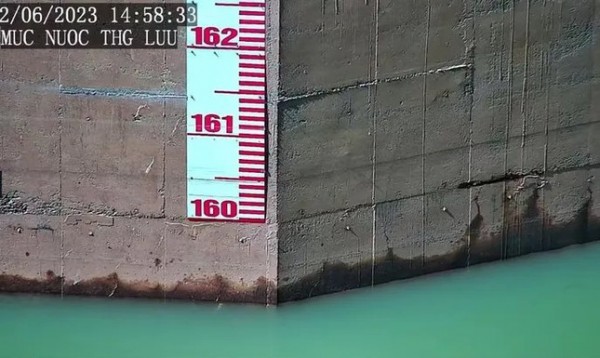 Nghệ An: Nước trong lòng hồ thủy điện Bản Vẽ xuống gần mực nước chết