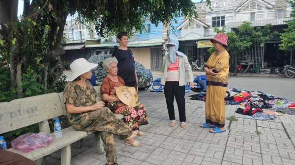 Người dân 'ngộp thở' vì mùi hôi từ công ty thức ăn gia súc Người dân 'ngộp thở' vì mùi hôi từ công ty thức ăn gia súc