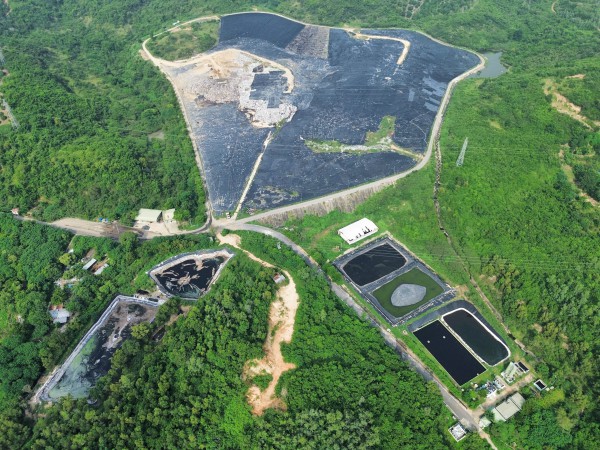 Nước rỉ rác 'tấn công' biển Nha Trang: Dòng nước ô nhiễm chảy xuyên khu dân cư