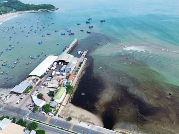 Nước rỉ rác 'tấn công' biển Nha Trang: Sở NN-MT đề xuất giải pháp Nước rỉ rác 'tấn công' biển Nha Trang: Sở NN-MT đề xuất giải pháp