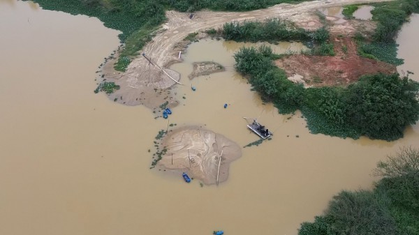 Quảng Bình: Sông Dinh “kêu cứu” vì hoạt động khai thác cát