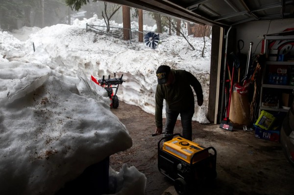 Sự bất lực giữa bão tuyết tàn khốc ở California
