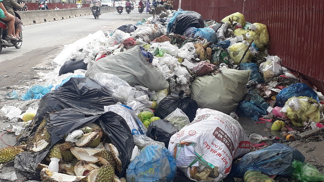 TP. HCM: Báo động ô nhiễm từ rác thải tại Chợ đầu mối Hóc Môn