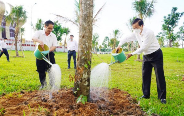 TP.Cần Thơ: Trồng thêm cây xanh, thiết thực bảo vệ môi trường