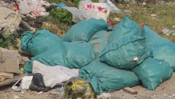 Thừa Thiên Huế: Rác thải gây ô nhiễm mất mỹ quan đường Trưng Nữ Vương