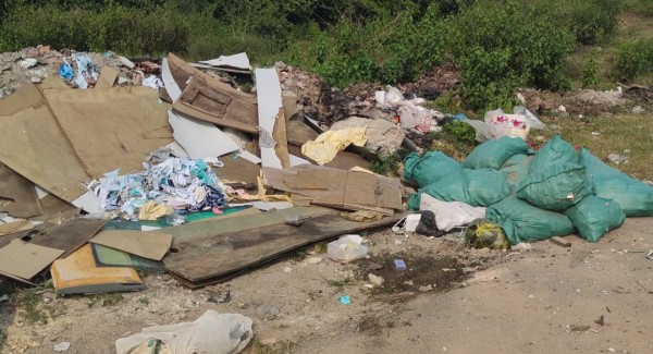 Thừa Thiên Huế: Rác thải gây ô nhiễm mất mỹ quan đường Trưng Nữ Vương