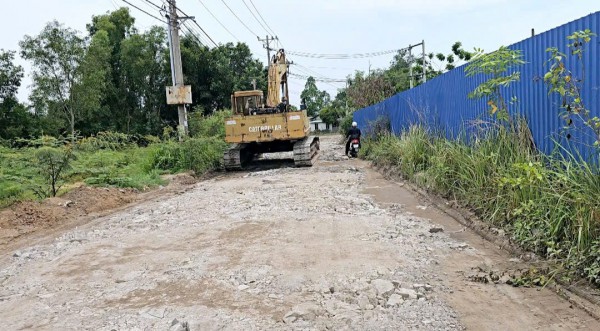Trên đường nát, dưới sông lở: Cuộc sống đảo lộn của người dân Phú An, TP.HCM