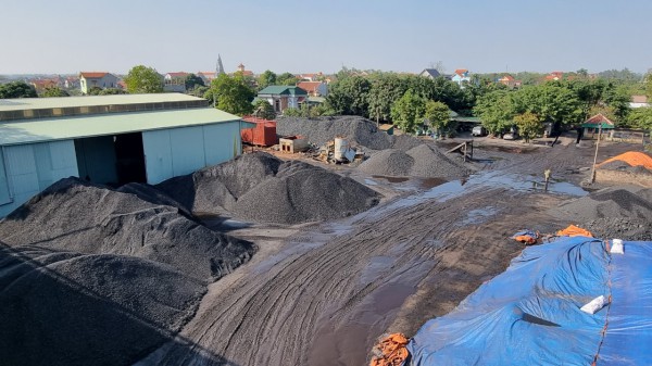 Vụ bãi than “khủng” không phép ở Hà Nam: Doanh nghiệp đang “ngồi xổm” lên pháp luật?
