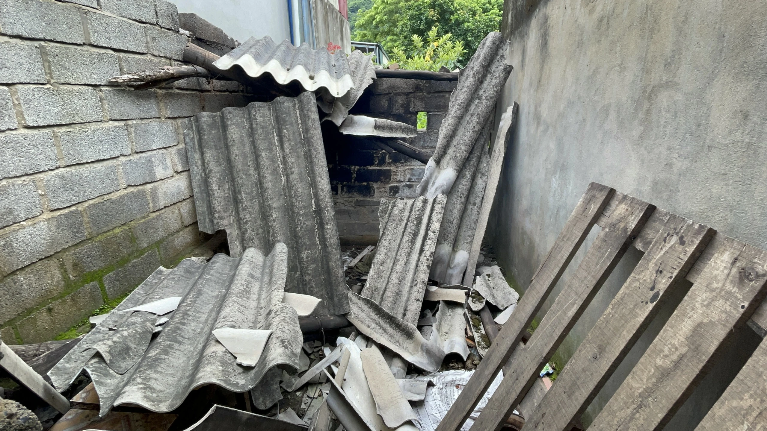 'Ác mộng' của người dân gần khu nổ mìn khai thác đá: Trong nhà như động đất