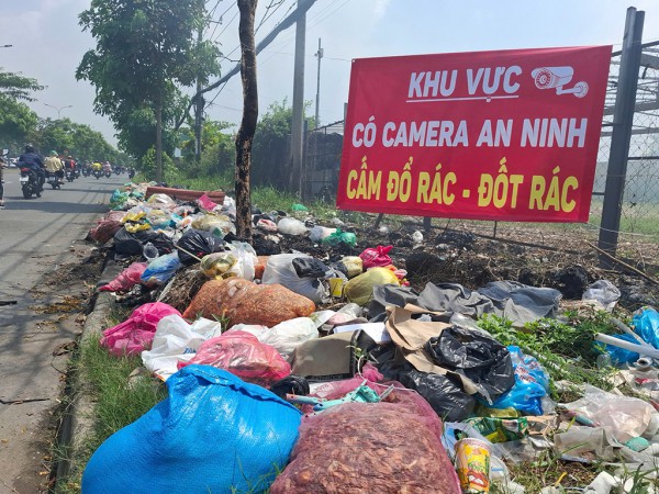 Đổ rác ở những nơi có biển cấm Đổ rác ở những nơi có biển cấm