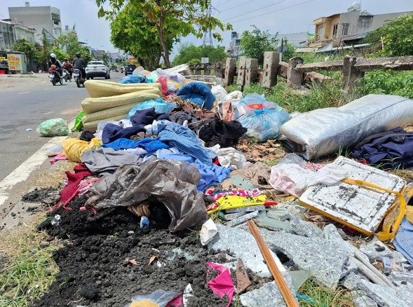 Đổ rác ở những nơi có biển cấm Đổ rác ở những nơi có biển cấm