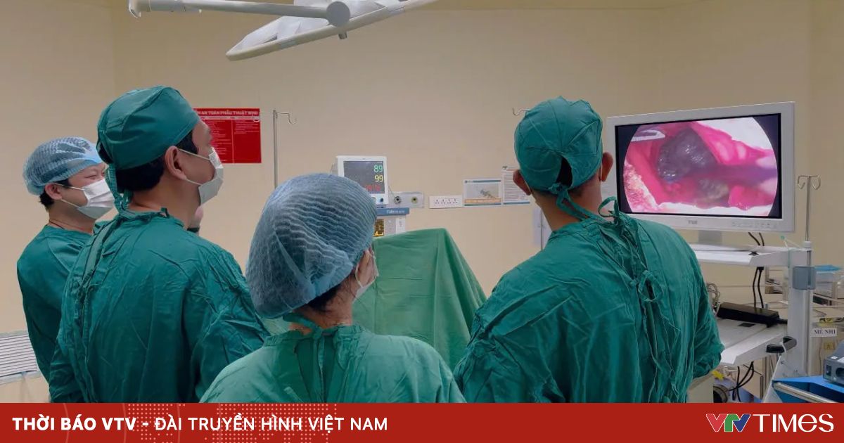 8 năm ăn tóc, bé gái phải nhập viện cấp cứu