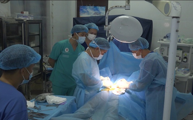 Bệnh xá đảo Song Tử Tây cấp cứu bệnh nhân nặng bị giảm áp, viêm ruột thừa cấp