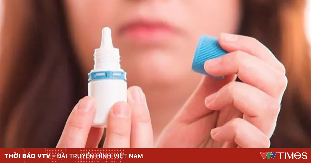 Bỏng kết giác mạc do nhỏ nhầm cồn vào mắt