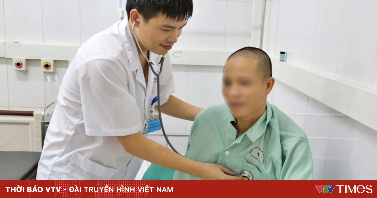 Dọn bùn, sình sau mưa bão, người đàn ông nhiễm vi khuẩn “ăn thịt người”