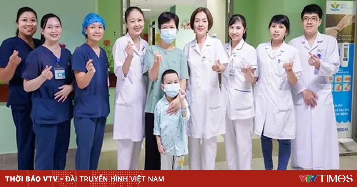 Ghép thận cho bệnh nhi suy thận mạn giai đoạn cuối, suy tim trên bệnh nền rối loạn đông máu