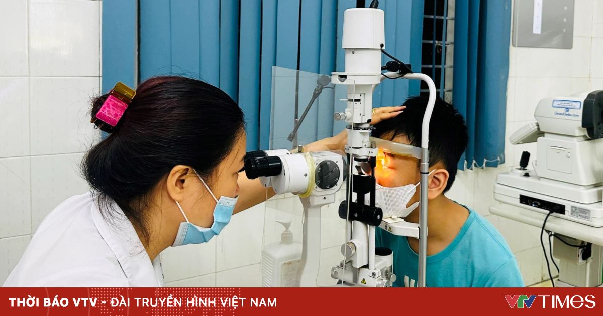 Gia tăng trẻ đi khám tật khúc xạ trước năm học mới