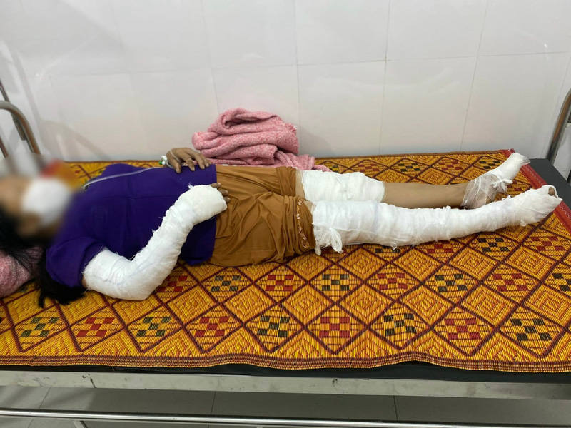 Nghệ An: Dựng cây nêu đón Tết, 3 người bị điện giật nhập viện