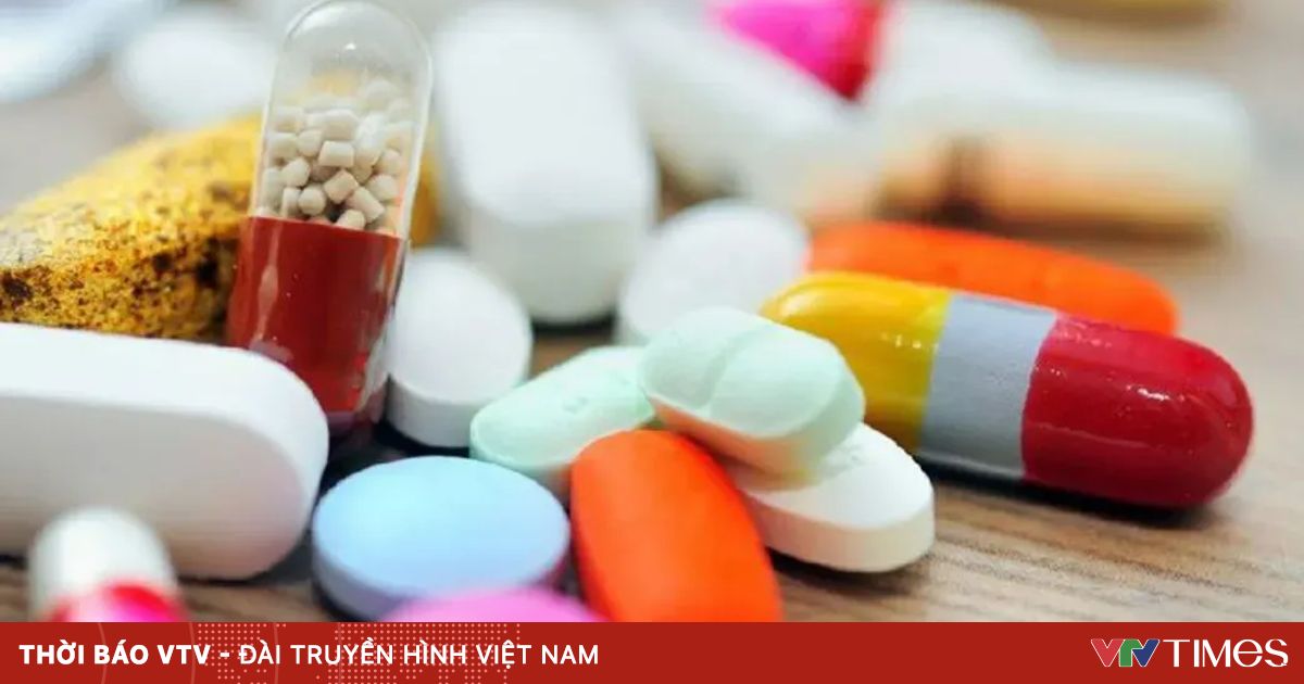 Nhờ em pha thuốc trong lúc sốt cao, cô gái bị ngộ độc vì cốc nước có 9 viên paracetamol