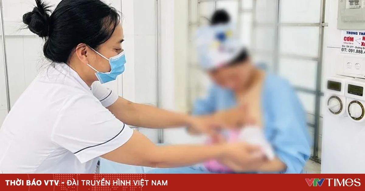 Sản phụ đẻ rơi trên đường tới viện, thai nhi ngôi ngược kẹt đầu trong cơ thể mẹ