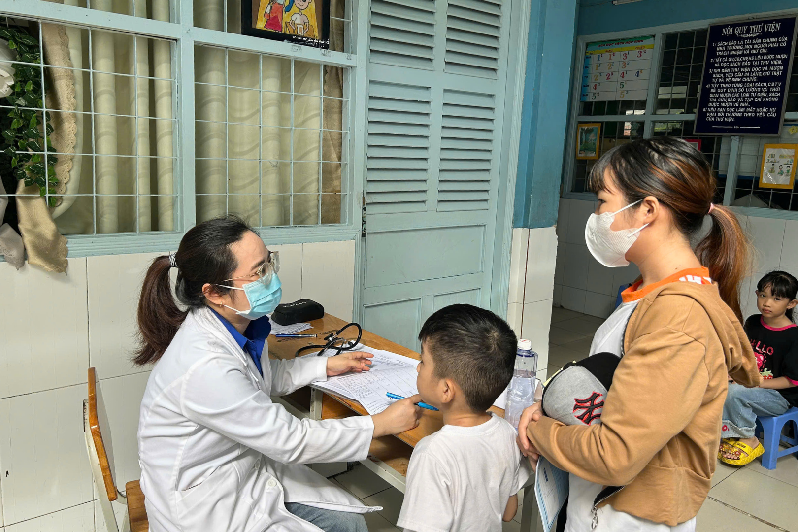 TP Hồ Chí Minh: Các điểm tiêm vaccine sởi tại trường học diễn ra sôi động vào ngày cuối tuần