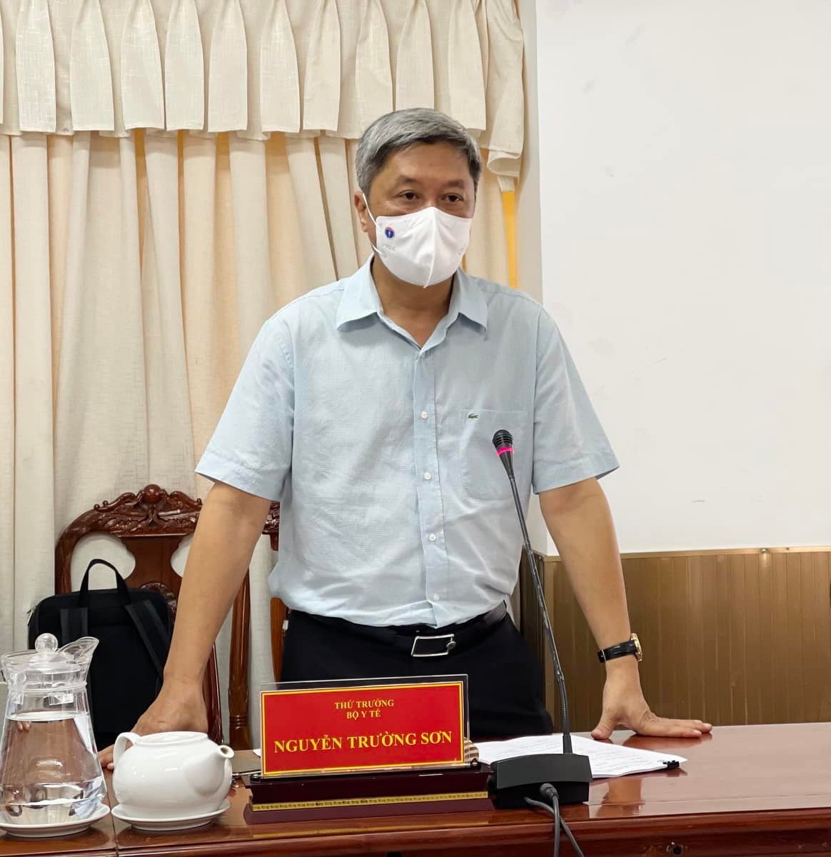 Thứ trưởng Bộ Y tế Nguyễn Trường Sơn kiểm tra công tác chống dịch tại Cần Thơ