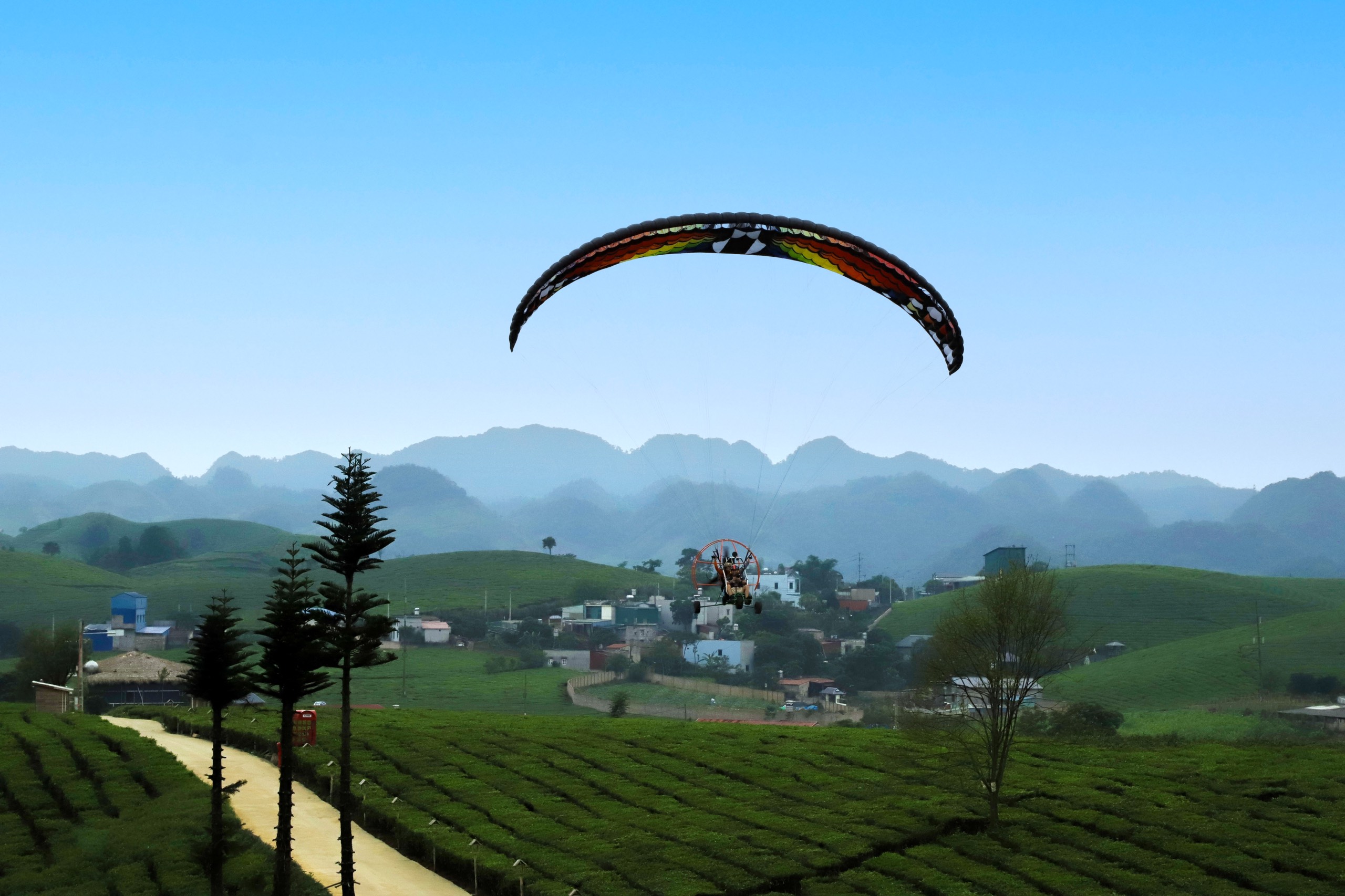 Bay trên thảo nguyên xanh Bay trên thảo nguyên xanh