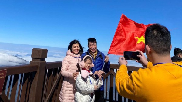 Biển mây trên nóc nhà Đông Dương khiến du khách ngất ngây