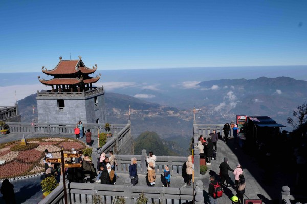 Biển mây trên nóc nhà Đông Dương khiến du khách ngất ngây