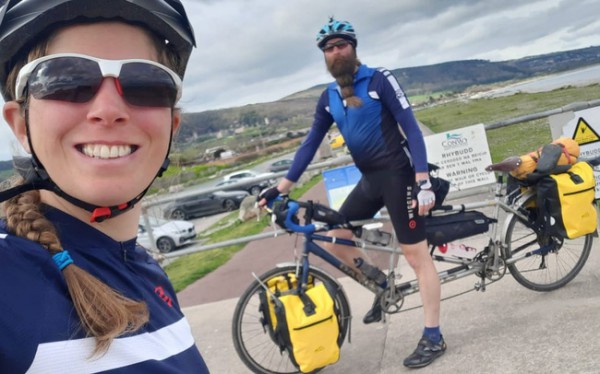 Cặp vợ chồng du lịch vòng quanh thế giới bằng xe đạp Cặp vợ chồng du lịch vòng quanh thế giới bằng xe đạp