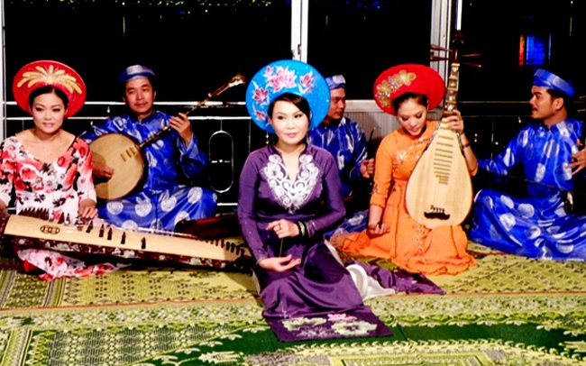 Giám sát biểu diễn ca Huế trên sông Hương qua camera Giám sát biểu diễn ca Huế trên sông Hương qua camera