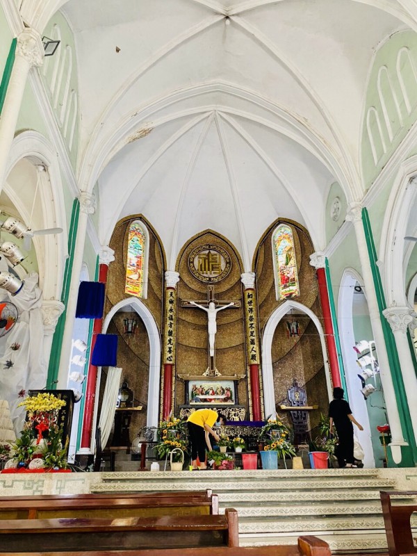 Giáng sinh thăm nhà thờ hơn 120 năm tuổi của người Hoa khu Chợ Lớn