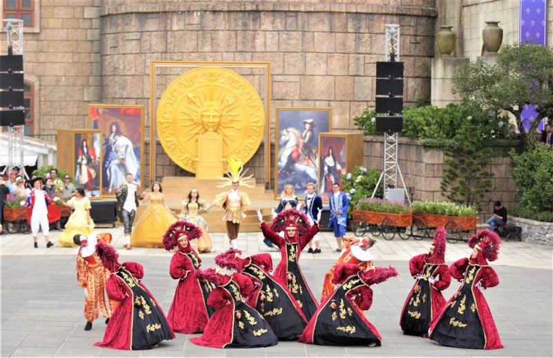  Vũ công Châu Âu biểu diễn tại Sun World Ba Na Hills.