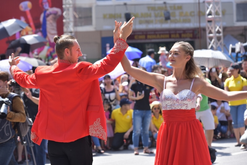  Vũ công Châu Âu biểu diễn tại Sun World Ba Na Hills.