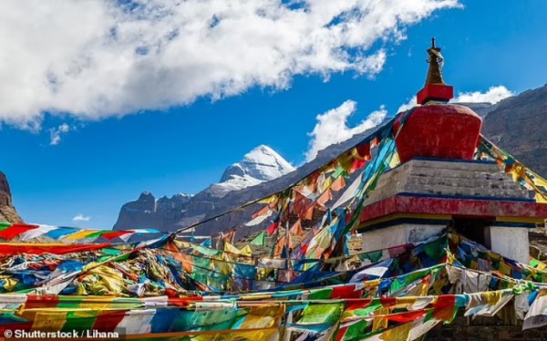 Ngọn núi nổi tiếng ở Tây Tạng nhưng không ai dám leo lên đỉnh vì một lý do