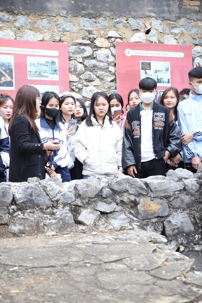 Nhà tù Sơn La thu hút nhiều du khách đến để tìm hiểu và yêu hơn lịch sử dân tộc