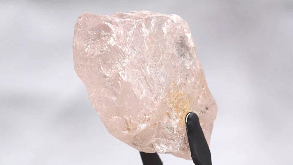 Phát hiện viên kim cương hồng lớn nhất trong vòng 300 năm qua