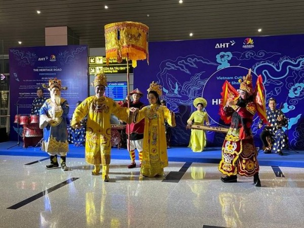 Sân bay đầu tiên của Việt Nam có múa Chăm, hát chầu văn, biểu diễn nghệ thuật