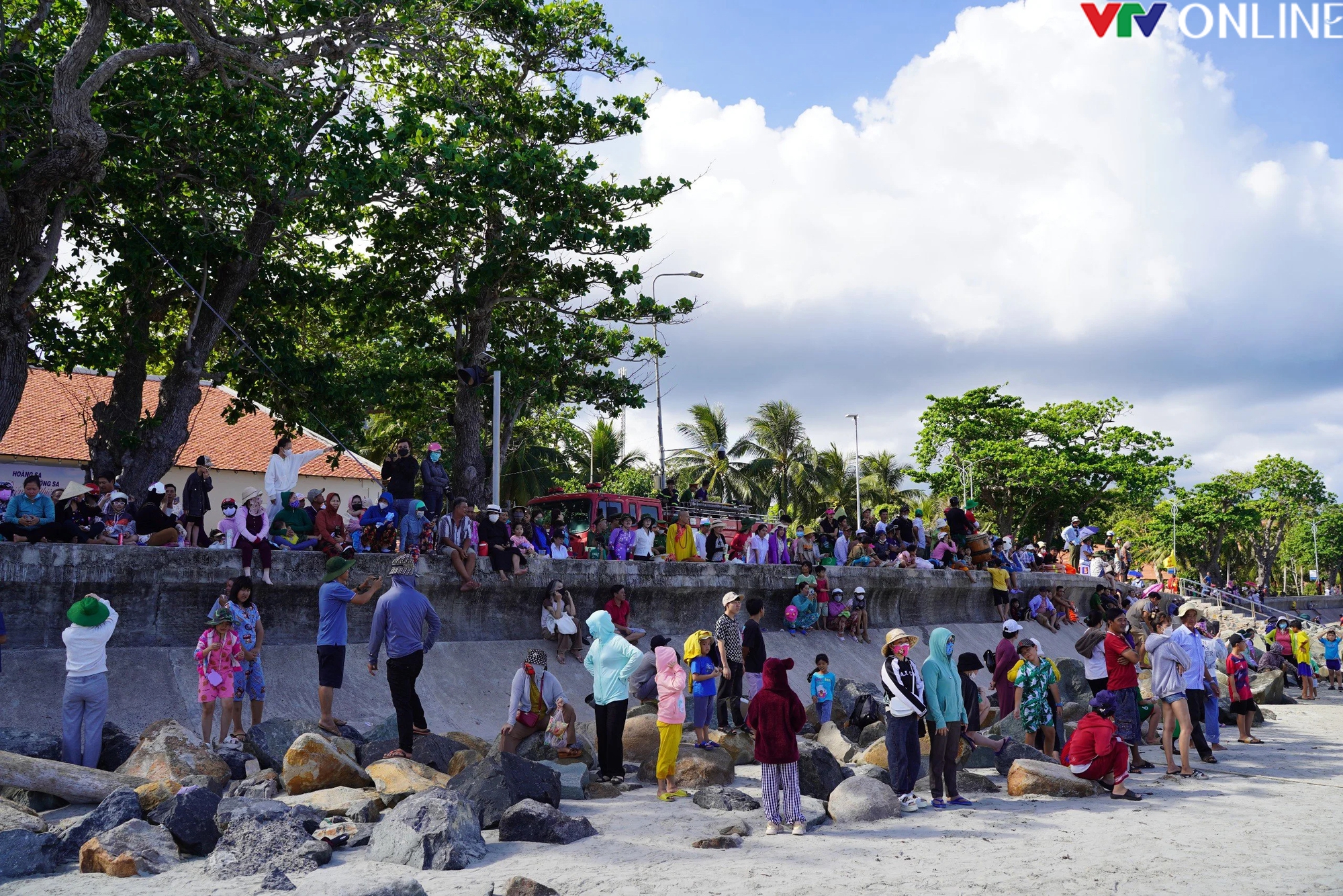 Sôi nổi lễ hội Đua bè truyền thống tại huyện Côn Đảo