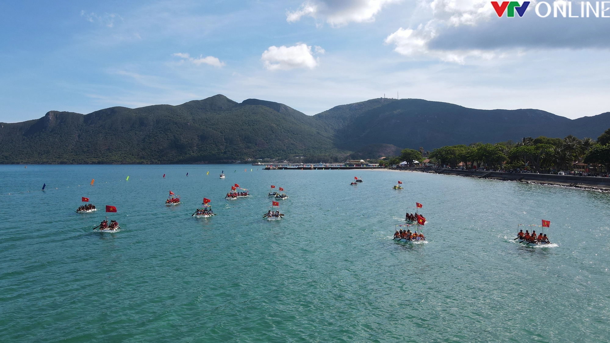 Sôi nổi lễ hội Đua bè truyền thống tại huyện Côn Đảo