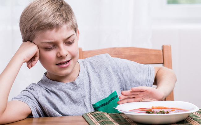 Thay đổi tông màu của bát đĩa có thể cải thiện tình trạng kén ăn của trẻ