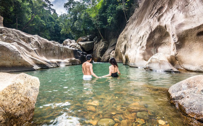 Trekking xuyên rừng, ngâm mình trong làn nước suối tại Ba Hồ, Khánh Hòa Trekking xuyên rừng, ngâm mình trong làn nước suối tại Ba Hồ, Khánh Hòa