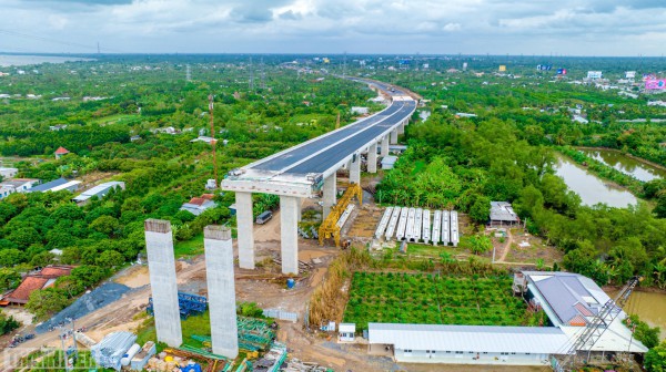 Vẻ kỳ vĩ của đại công trình cầu Mỹ Thuận 2 trên sông Tiền ngày giáp tết