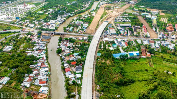 Vẻ kỳ vĩ của đại công trình cầu Mỹ Thuận 2 trên sông Tiền ngày giáp tết