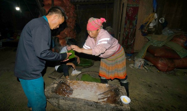 Ăn tết sớm cùng người Mông ở rẻo cao Xím Vàng
