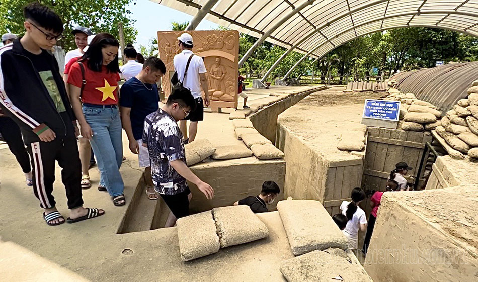 Điện Biên: Các điểm di tích đón hơn 11.000 lượt khách ngày đầu nghỉ lễ Điện Biên: Các điểm di tích đón hơn 11.000 lượt khách ngày đầu nghỉ lễ