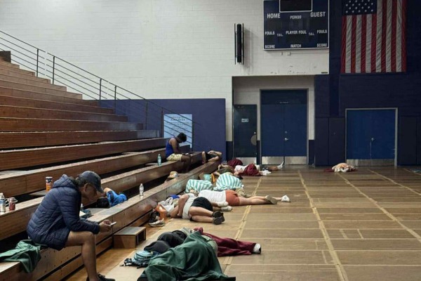 600 khách bị du thuyền bỏ rơi trong cơn hoảng loạn bởi sóng thần 600 khách bị du thuyền bỏ rơi trong cơn hoảng loạn bởi sóng thần